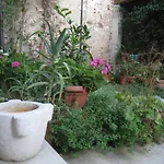Casa Curlo Bed & Breakfast *
